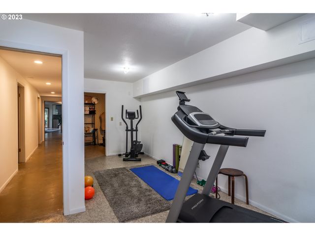 1751 FAIRHILL Dr, Roseburg, OR 97471