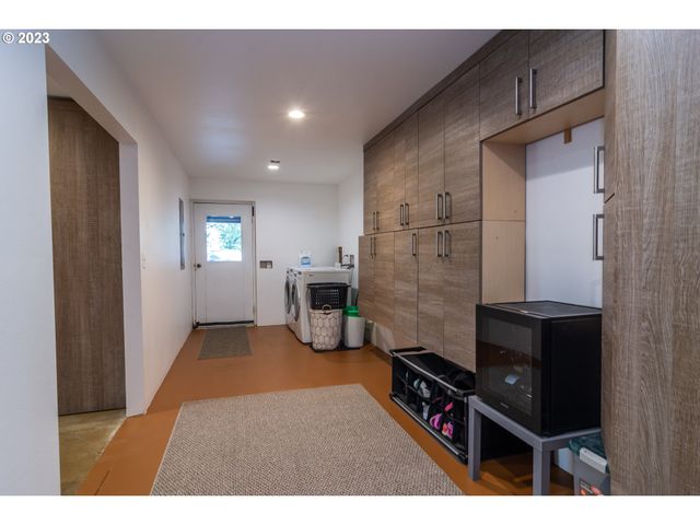 1751 FAIRHILL Dr, Roseburg, OR 97471