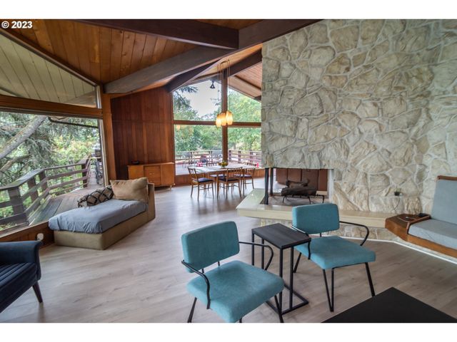 1751 FAIRHILL Dr, Roseburg, OR 97471