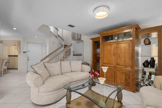 3404 Emerald Oaks Drive 803, Hollywood, FL 33021