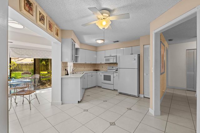 3404 Emerald Oaks Drive 803, Hollywood, FL 33021