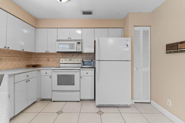 3404 Emerald Oaks Drive 803, Hollywood, FL 33021