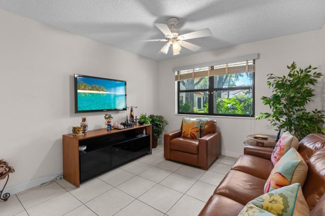 3404 Emerald Oaks Drive 803, Hollywood, FL 33021