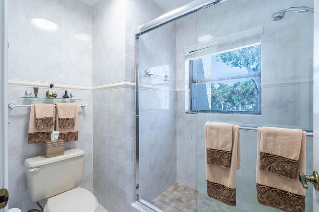 3404 Emerald Oaks Drive 803, Hollywood, FL 33021