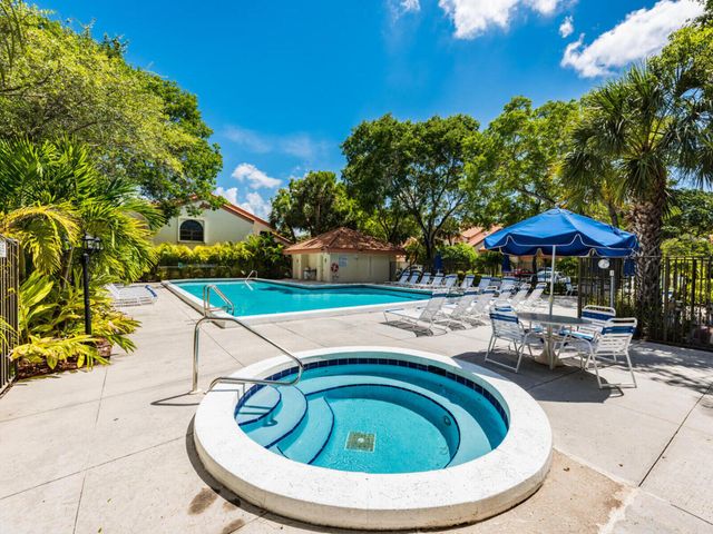 3404 Emerald Oaks Drive 803, Hollywood, FL 33021