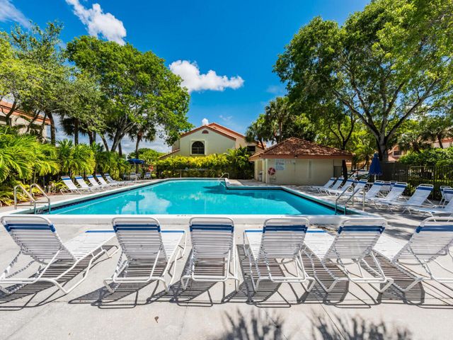 3404 Emerald Oaks Drive 803, Hollywood, FL 33021