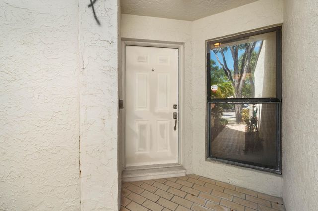 3404 Emerald Oaks Drive 803, Hollywood, FL 33021