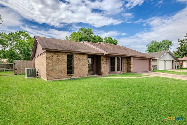 220 Briarmeadow Lane, Victoria, TX 77904