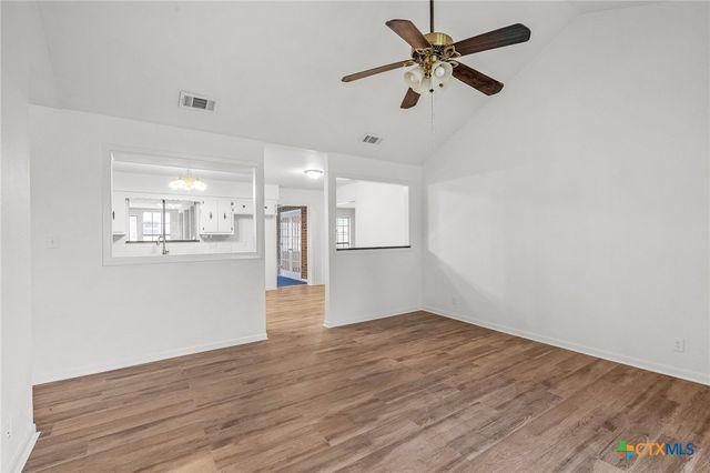 220 Briarmeadow Lane, Victoria, TX 77904