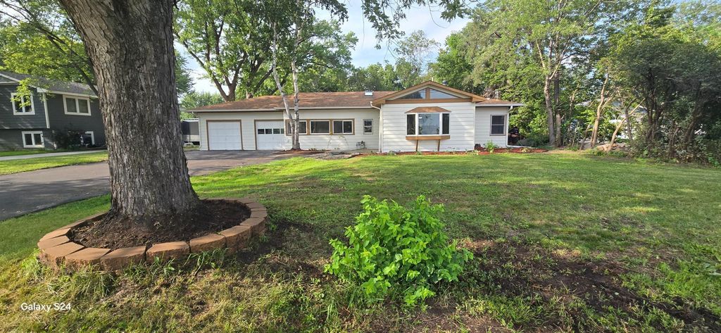 10162 93rd Avenue N, Maple Grove, MN 55369