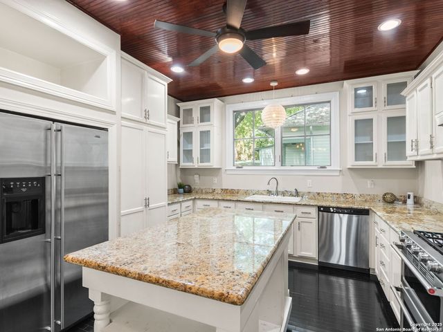 126 daniel, San Antonio, TX 78204