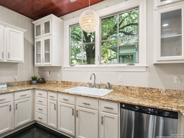 126 daniel, San Antonio, TX 78204