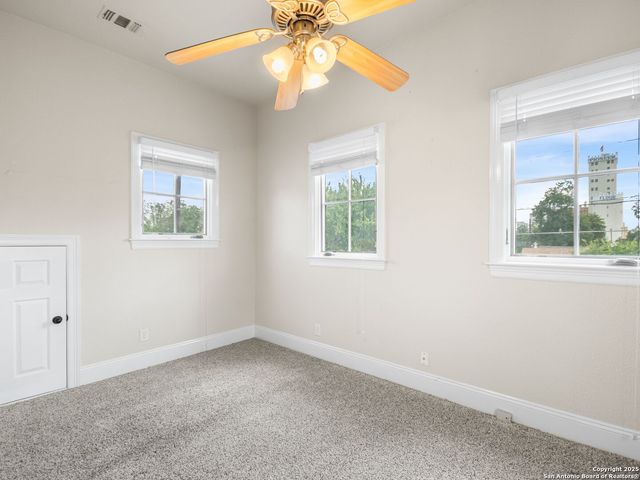 126 daniel, San Antonio, TX 78204