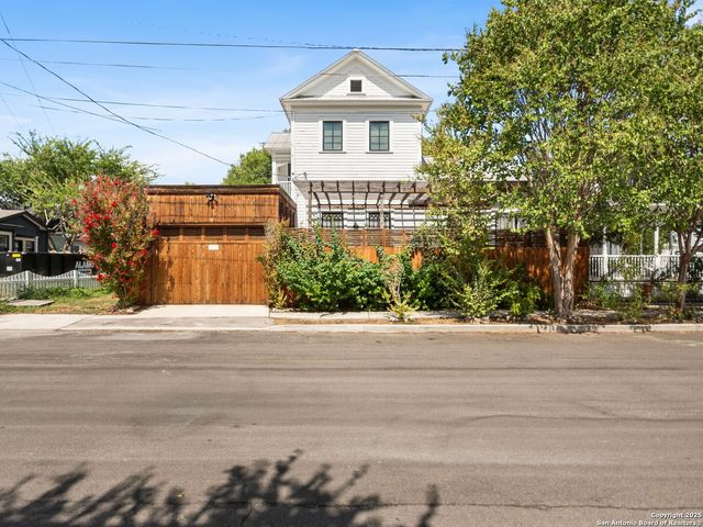 126 daniel, San Antonio, TX 78204