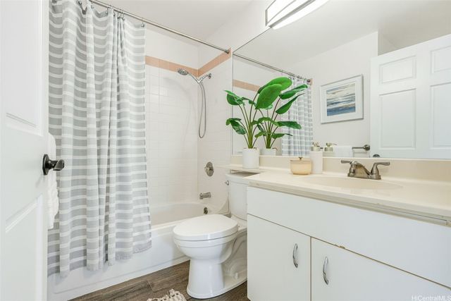 94-828 Lumiauau Street M201, Waipahu, HI 96797