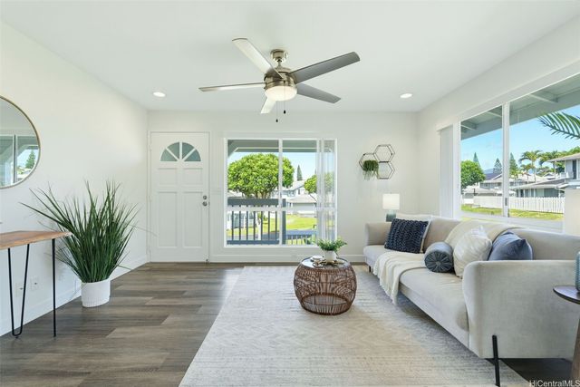 94-828 Lumiauau Street M201, Waipahu, HI 96797