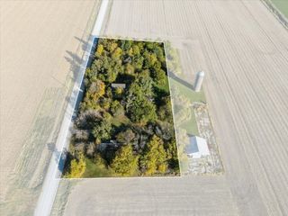 6820 28th Avenue, Newhall, IA 52315