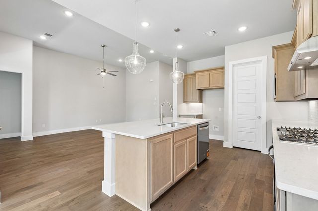 1013 Goldenrod Drive, Justin, TX 76247