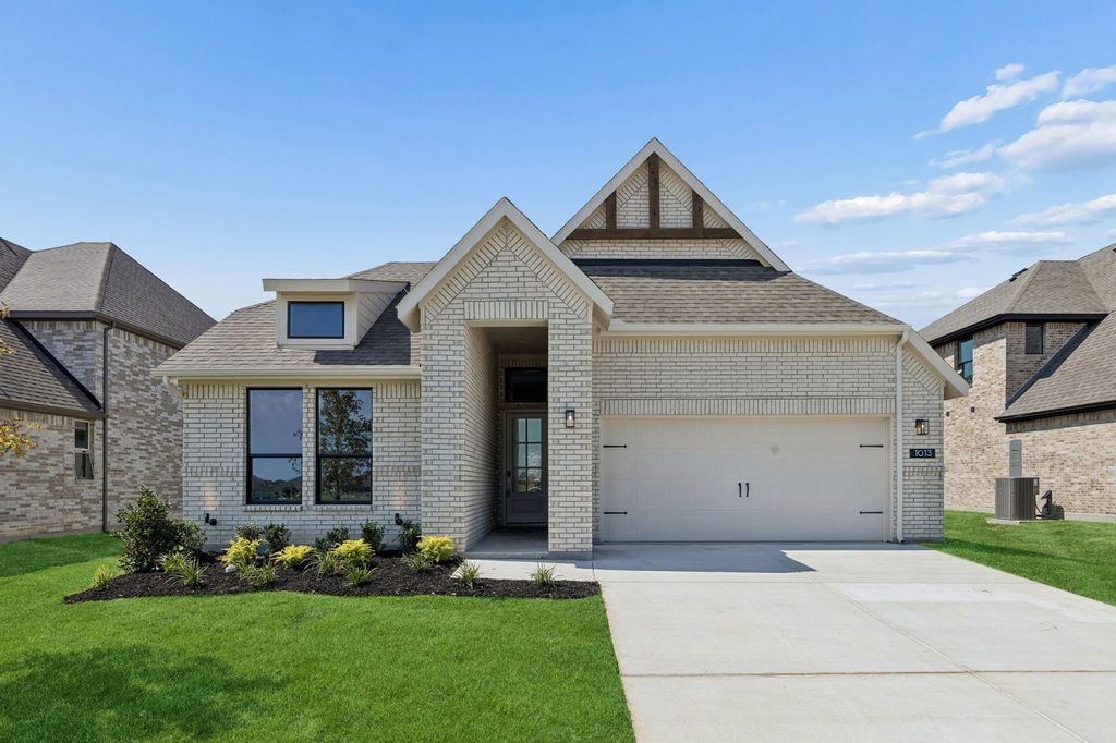 1013 Goldenrod Drive, Justin, TX 76247