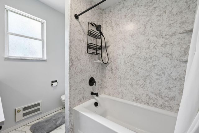 7675 Lake Drive Road, Heath, OH 43056