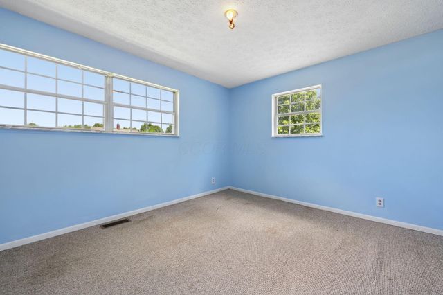 7675 Lake Drive Road, Heath, OH 43056
