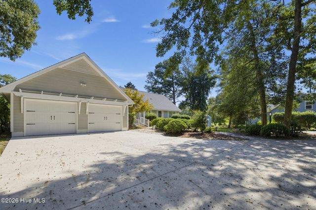 711 N Green Tee Road, Hampstead, NC 28443