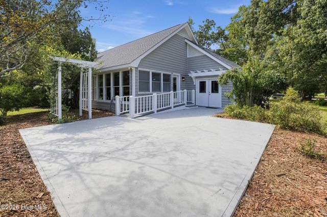 711 N Green Tee Road, Hampstead, NC 28443