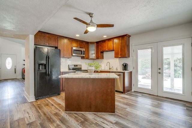 3113 Spring Grove Drive, Bedford, TX 76021