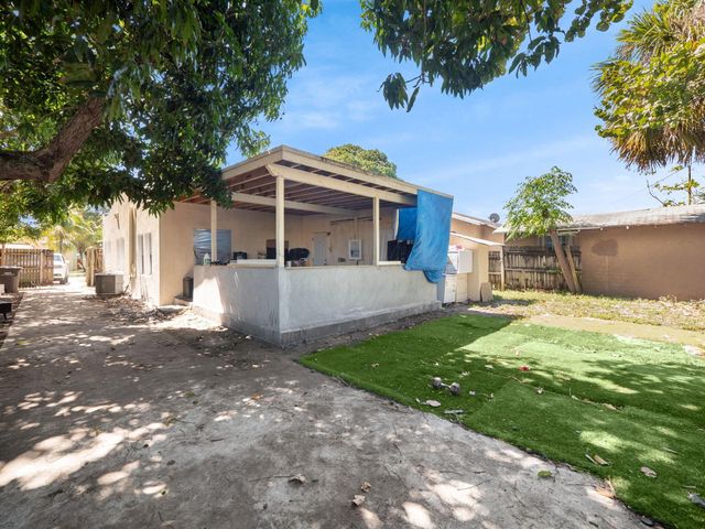619 51st Street, West Palm Beach, FL 33407