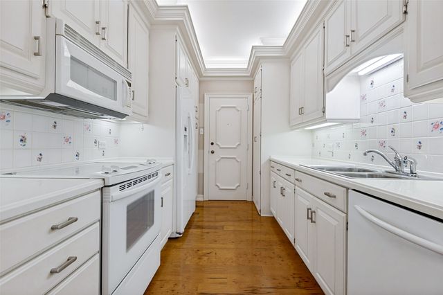 6335 W Northwest Highway 918, Dallas, TX 75225