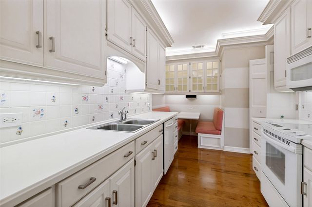 6335 W Northwest Highway 918, Dallas, TX 75225