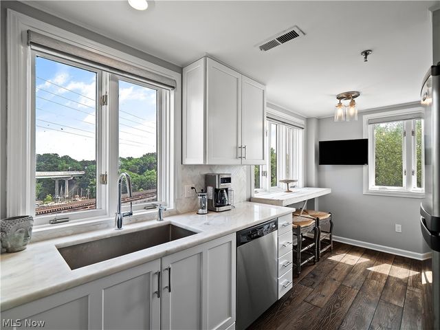 19000 Lake Road, Rocky River, OH 44116