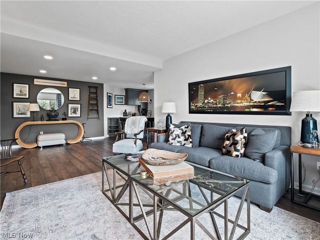 19000 Lake Road, Rocky River, OH 44116