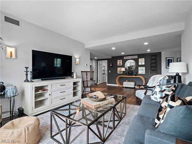 19000 Lake Road, Rocky River, OH 44116