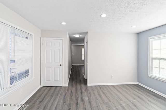 3233 Vermont Ave, Louisville, KY 40211