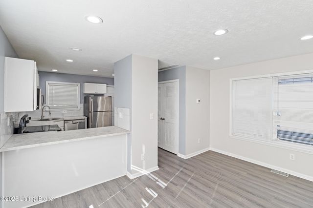 3233 Vermont Ave, Louisville, KY 40211