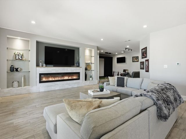 3109 Crest Lake Court, Arlington, TX 76016