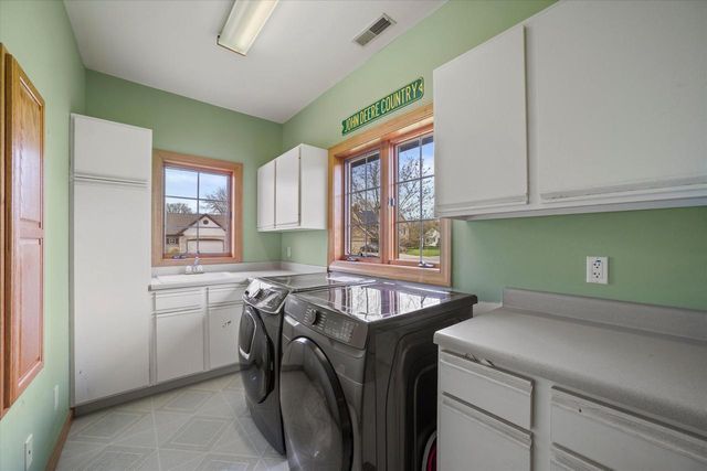 135 Emerald DRIVE, Mount Pleasant, WI 53406