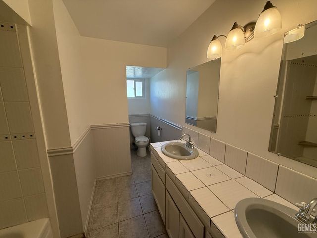 709 Castaic Avenue, Bakersfield, CA 93308