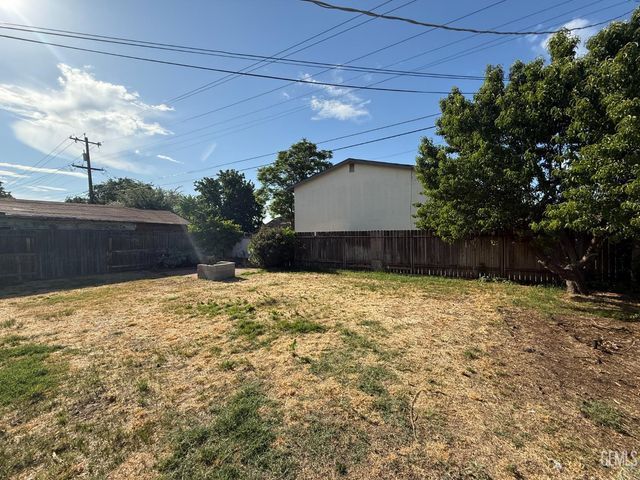 709 Castaic Avenue, Bakersfield, CA 93308