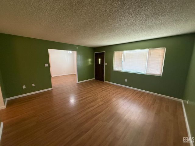 709 Castaic Avenue, Bakersfield, CA 93308