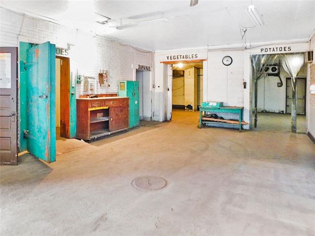 431 S Mill St, New Castle, PA 16101