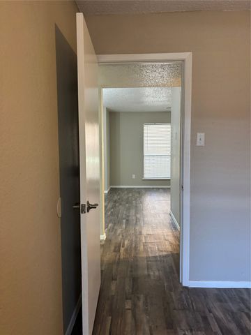 900 N Center Street, Arlington, TX 76011