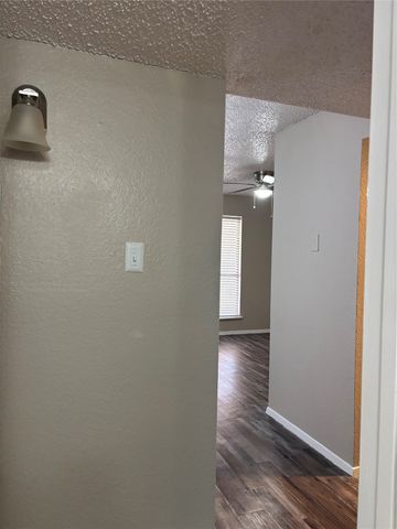 900 N Center Street, Arlington, TX 76011