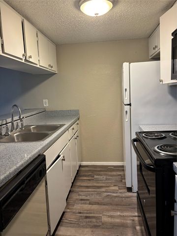 900 N Center Street, Arlington, TX 76011