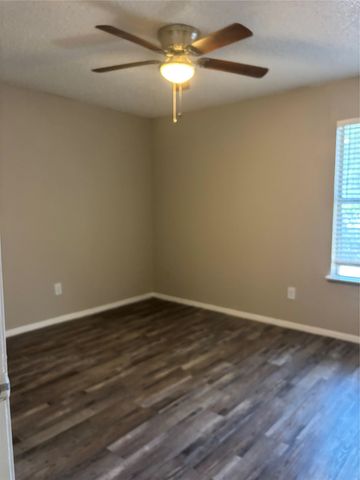 900 N Center Street, Arlington, TX 76011