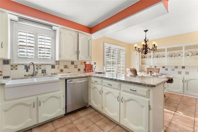 915 Tanglewood Drive, Lake Charles, LA 70611