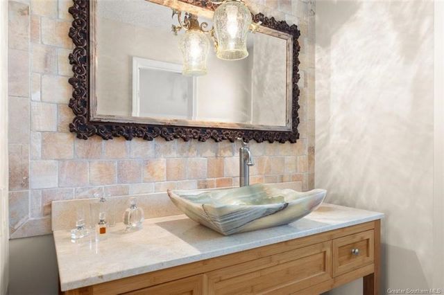 915 Tanglewood Drive, Lake Charles, LA 70611