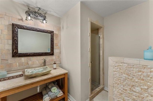 915 Tanglewood Drive, Lake Charles, LA 70611