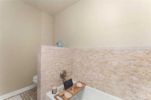 915 Tanglewood Drive, Lake Charles, LA 70611